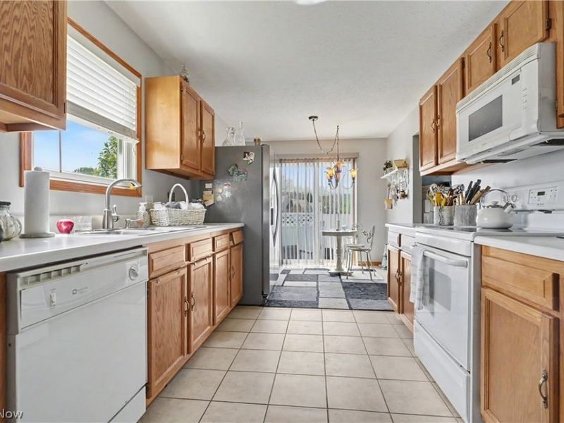 1484 Waters Edge Drive, Akron, OH 44313 Photo 12