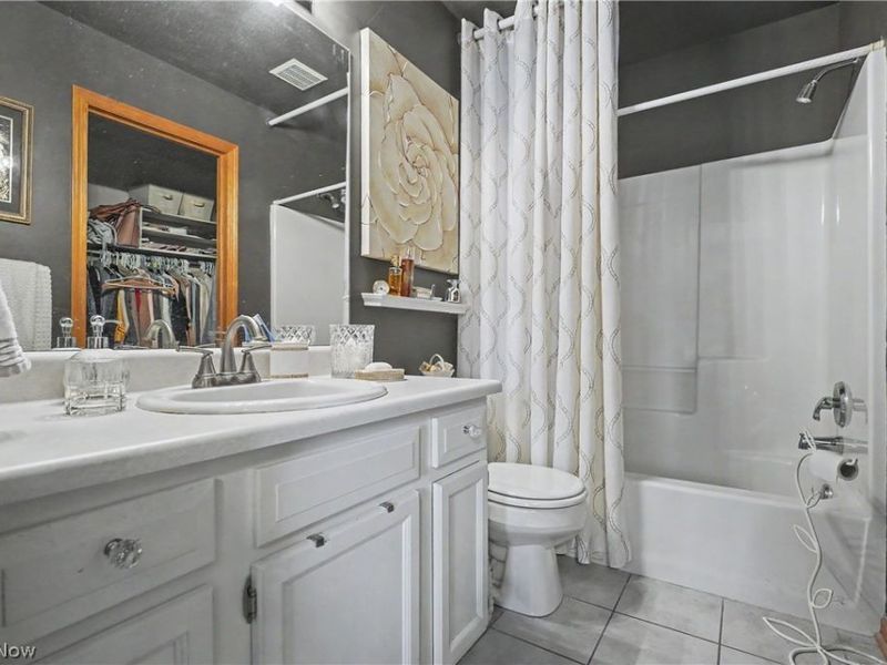 1484 Waters Edge Drive, Akron, OH 44313 Photo 15