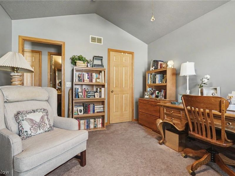 1484 Waters Edge Drive, Akron, OH 44313 Photo 4