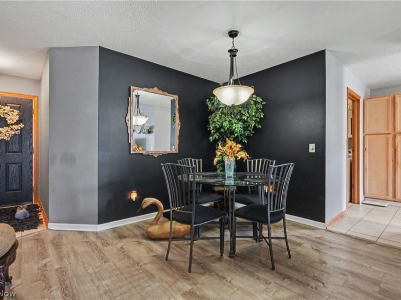 1484 Waters Edge Drive, Akron, OH 44313 Photo 5