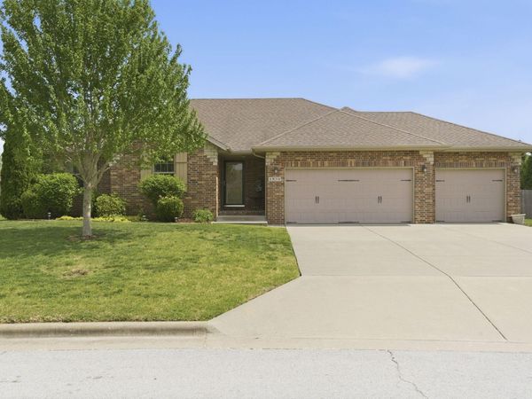 1938 N Pavilion Place , Strafford, MO 65757