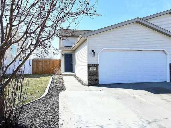 4254 39 1/2 Avenue S, Fargo, ND 58104