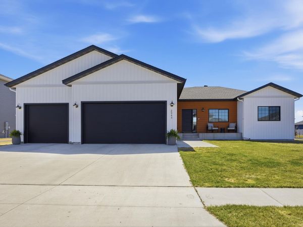 2943 Prairie Farms Circle S, Fargo, ND 58104
