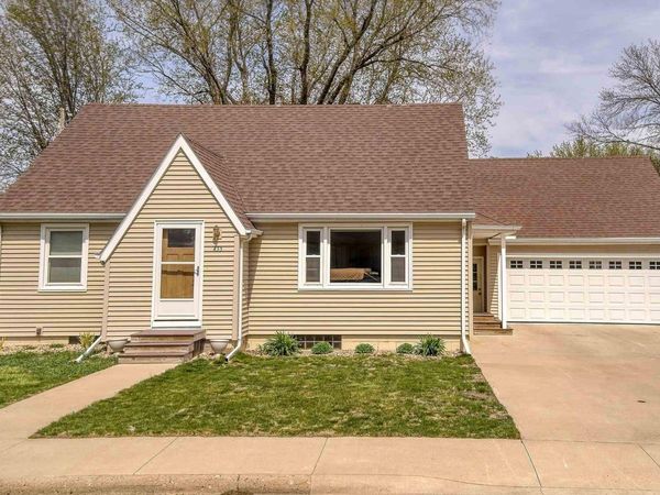 435 N LYNN DR, LeMars, IA 51031