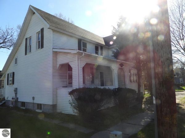 171 8th Street, Manistee, MI 49660