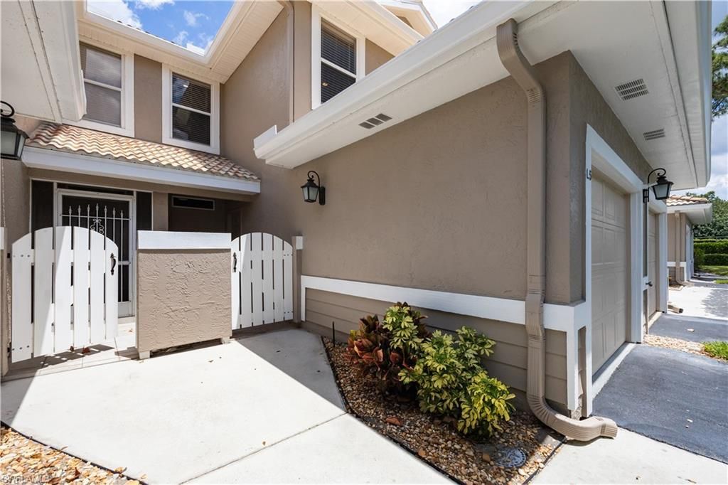 290 Emerald Bay Cir, Unit L5, Naples, FL 34110 Photo
