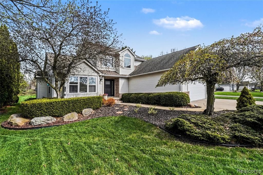 16399 E Horseshoe Trail, Fenton Township, MI 48451 Main Photo