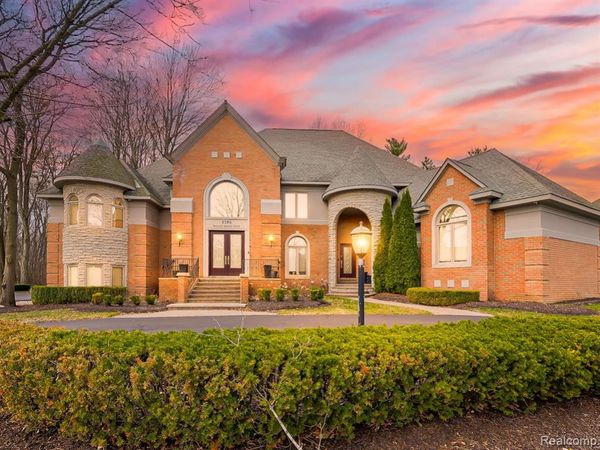 3586 Walnut Brook Drive , Rochester Hills, MI 48309