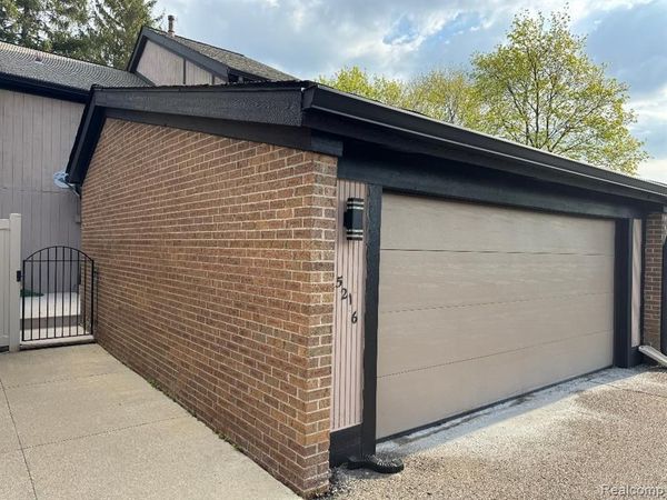 5216 Brett Court, West Bloomfield Twp, MI 48322