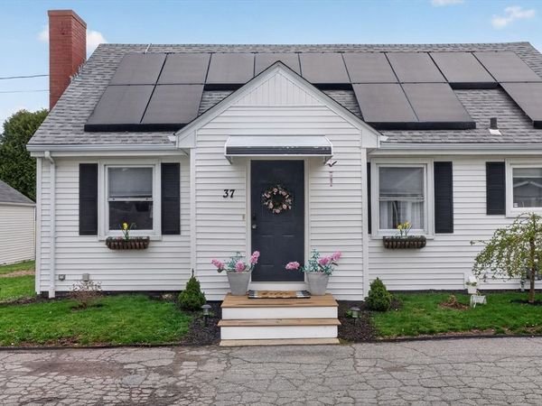 37 Blakely Ct, Fall River, MA 02720