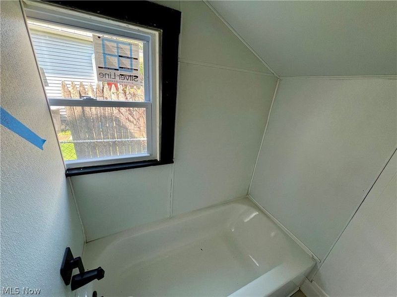 4212 Apple Avenue , Cleveland, OH 44113 Photo 10