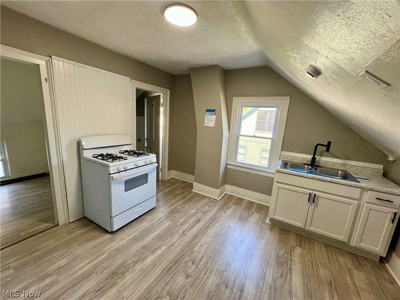 4212 Apple Avenue , Cleveland, OH 44113 Photo 21