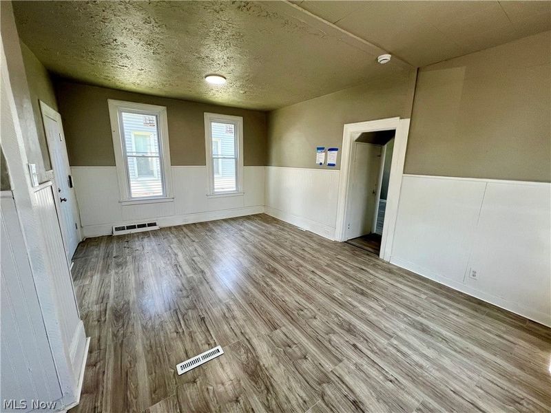 4212 Apple Avenue , Cleveland, OH 44113 Photo 5