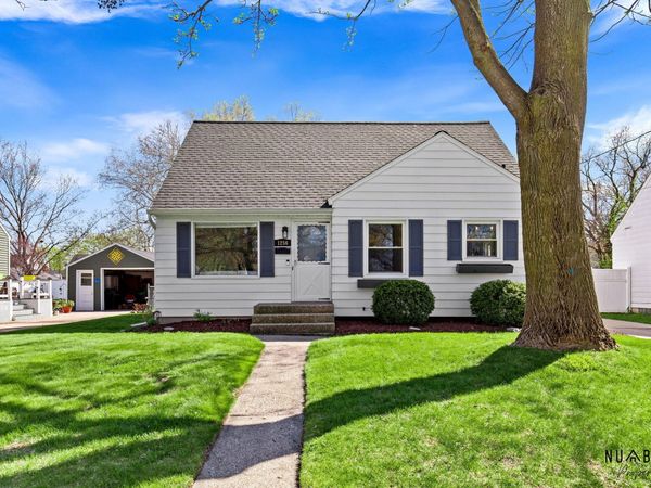 1256 Kelsey Street NE, Grand Rapids, MI 49505