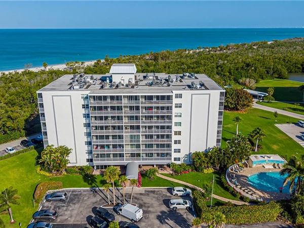 5 Bluebill AVE, Unit 104, NAPLES, FL 34108