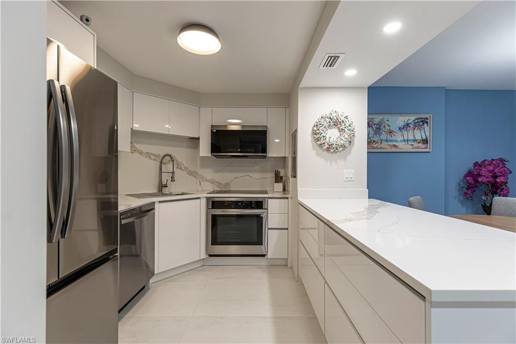 5 Bluebill Ave, Unit 104, Naples, FL 34108 Photo