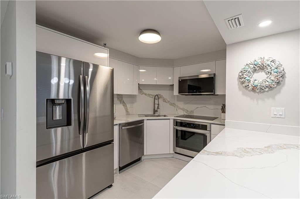 5 Bluebill Ave, Unit 104, Naples, FL 34108 Photo