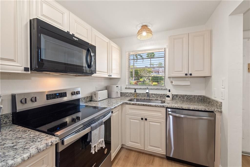 501 Forest Lakes Blvd, Unit 111, Naples, FL 34105 Photo