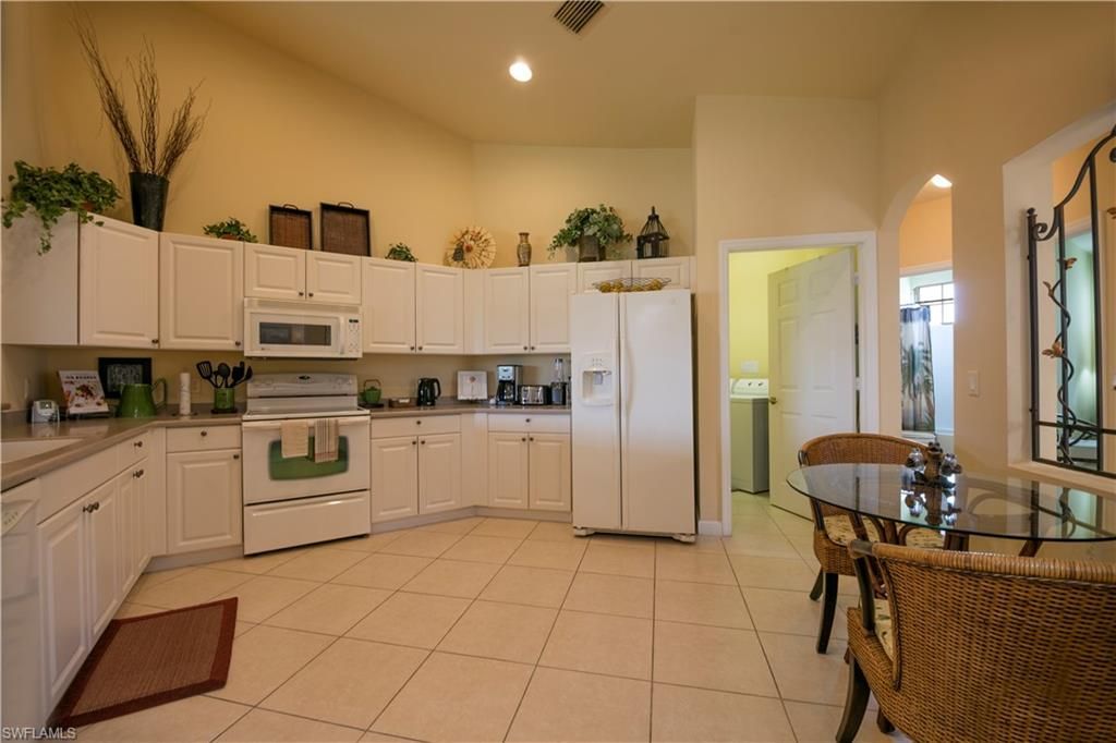 3048 Horizon Ln , Unit 1104, Naples, FL 34109 Photo
