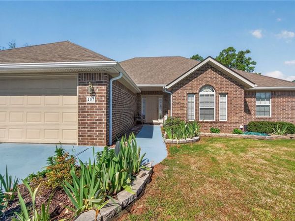 407 NW J Street , Bentonville, AR 72712