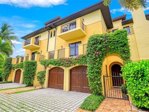 270 5th AVE S, Unit H-2, NAPLES, FL 34102