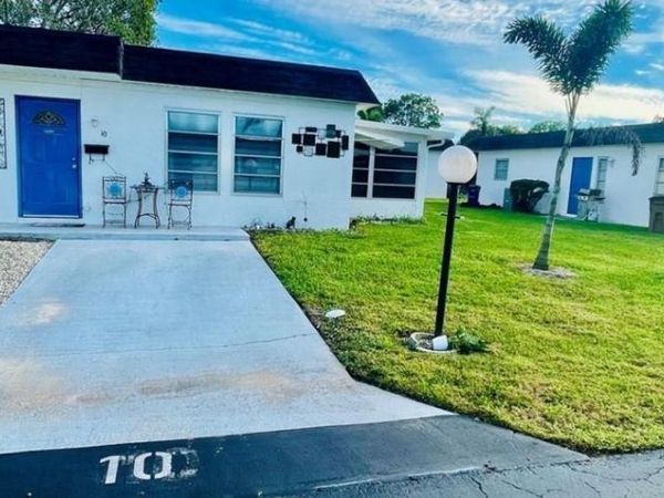 10 Temple CT , LEHIGH ACRES, FL 33936