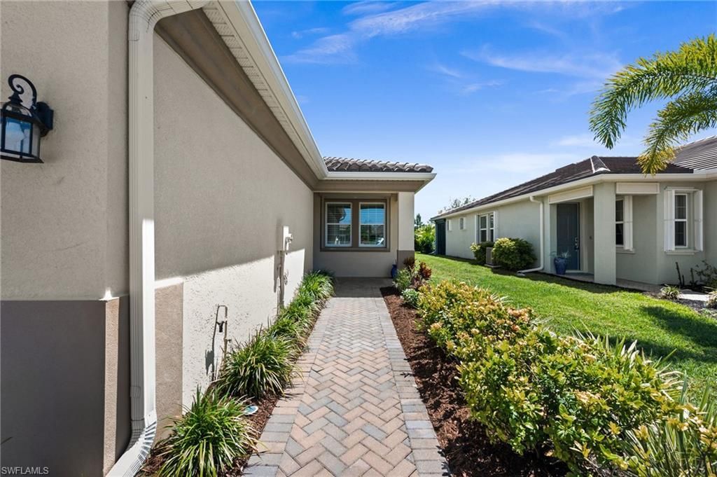 10353 Bonavie Cove Dr, Fort Myers, FL 33966 Photo
