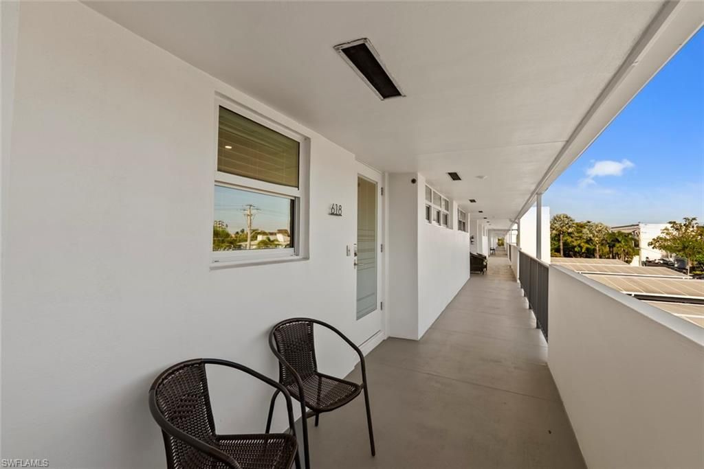 618 Broad Ave S, Unit J618, Naples, FL 34102 Photo