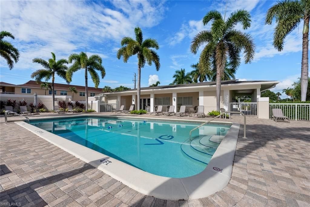 618 Broad Ave S, Unit J618, Naples, FL 34102 Photo