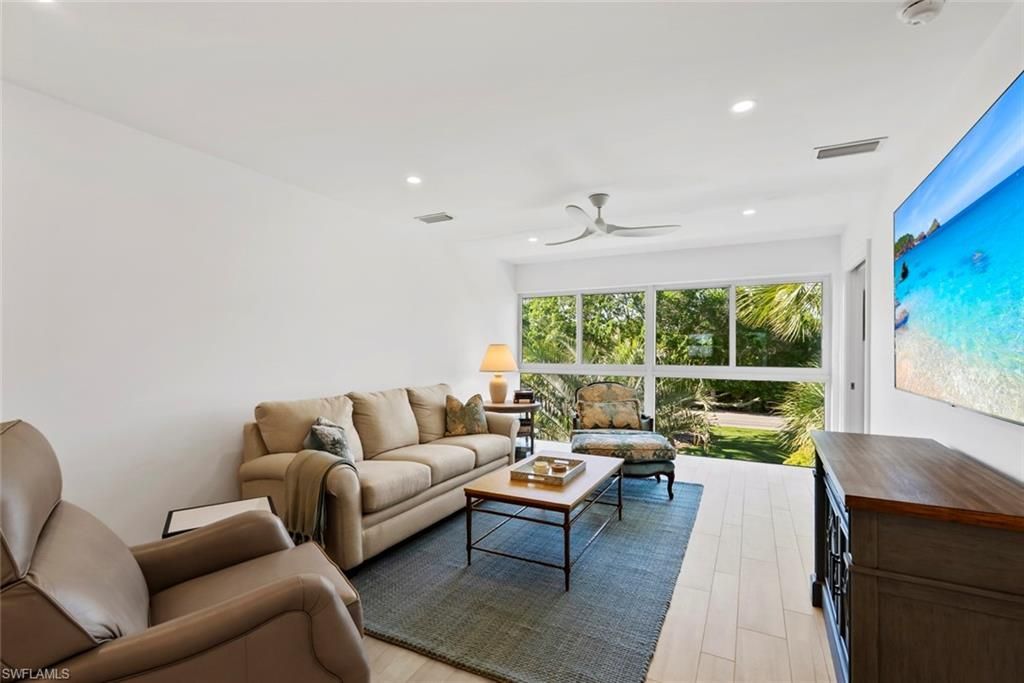 618 Broad Ave S, Unit J618, Naples, FL 34102 Photo