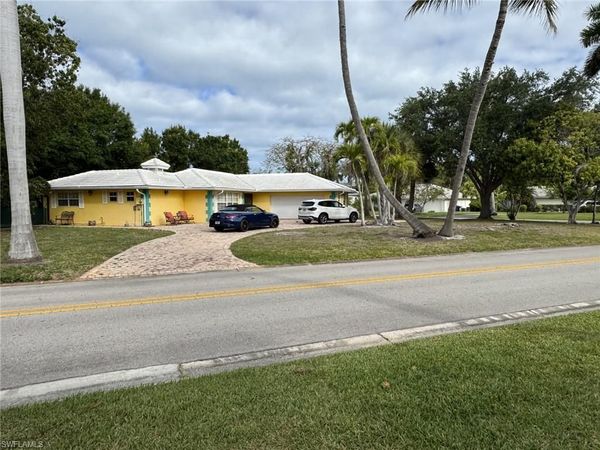 780 Fountainhead LN , NAPLES, FL 34103