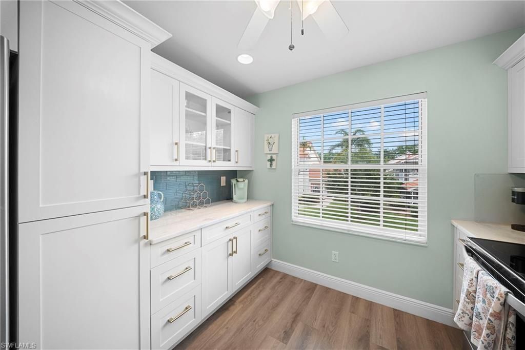 565 Windsor Sq, Unit 202, Naples, FL 34104 Photo