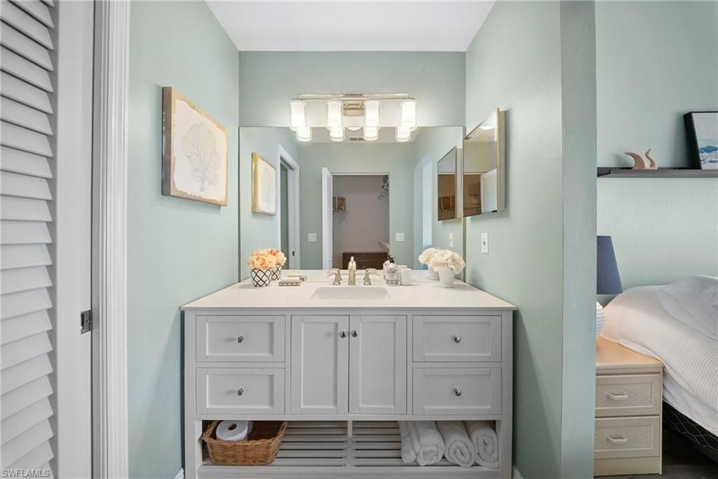 565 Windsor Sq, Unit 202, Naples, FL 34104 Photo