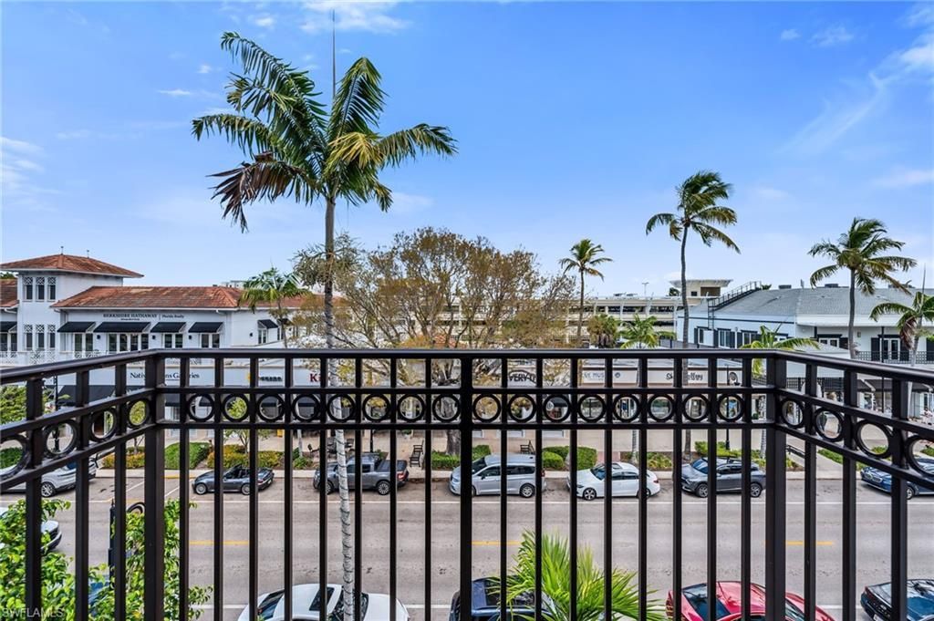 780 5th Ave S, Unit 303, Naples, FL 34102 Photo