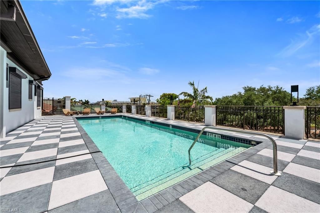 780 5th Ave S, Unit 303, Naples, FL 34102 Photo