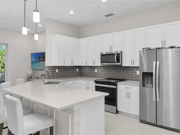 268 Indies DR E, Unit 202, NAPLES, FL 34114