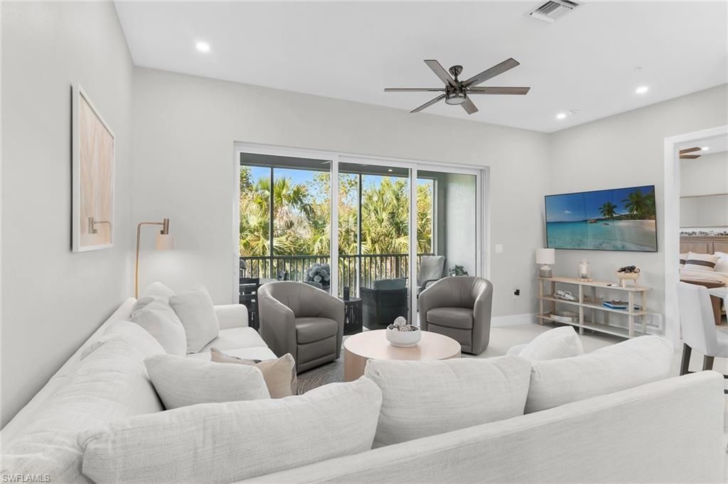 268 Indies Dr E, Unit 202, Naples, FL 34114 Photo