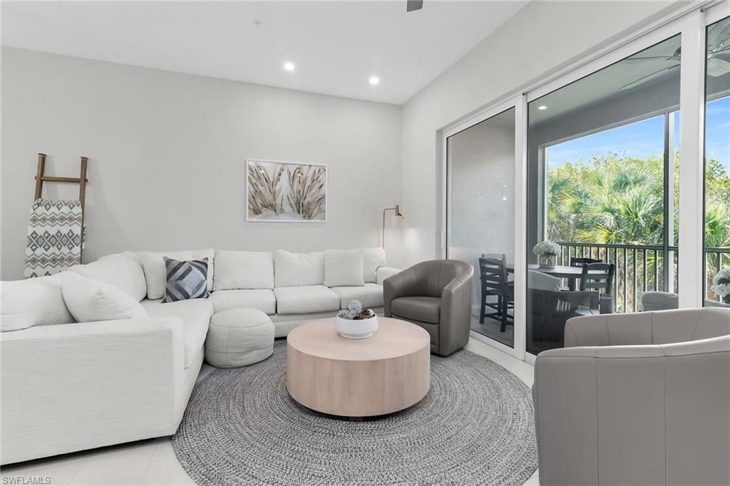 268 Indies Dr E, Unit 202, Naples, FL 34114 Photo