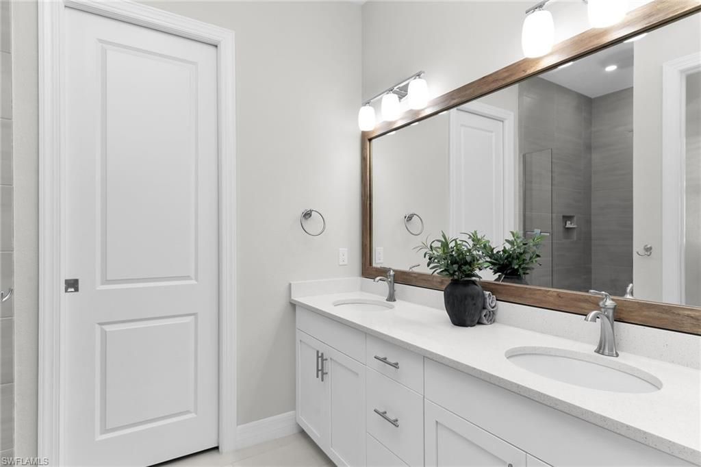 268 Indies Dr E, Unit 202, Naples, FL 34114 Photo