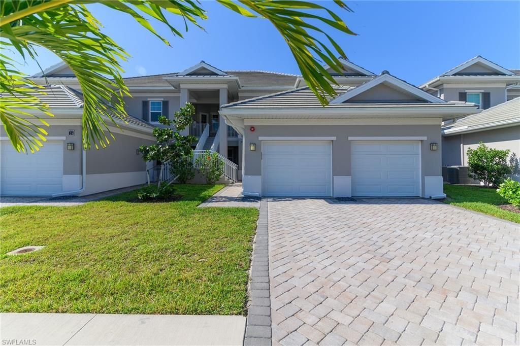 268 Indies Dr E, Unit 202, Naples, FL 34114 Photo