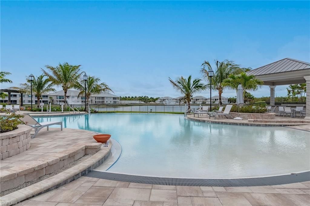 268 Indies Dr E, Unit 202, Naples, FL 34114 Photo