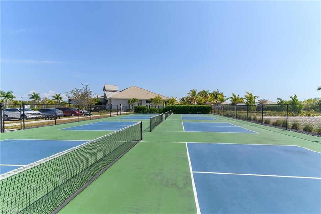 268 Indies Dr E, Unit 202, Naples, FL 34114 Photo