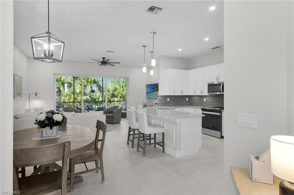 268 Indies Dr E, Unit 202, Naples, FL 34114 Photo