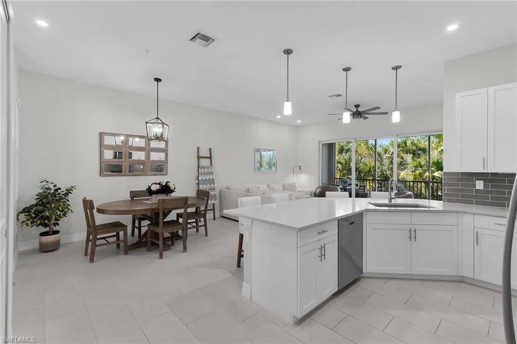 268 Indies Dr E, Unit 202, Naples, FL 34114 Photo