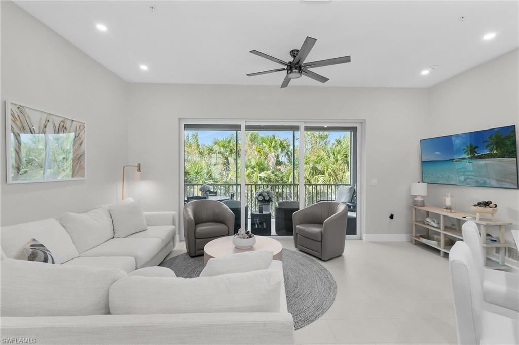 268 Indies Dr E, Unit 202, Naples, FL 34114 Photo