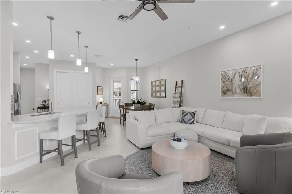 268 Indies Dr E, Unit 202, Naples, FL 34114 Photo
