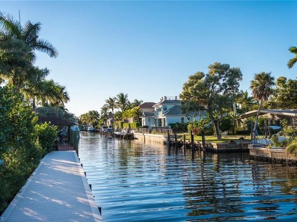 555 17th AVE S, NAPLES, FL 34102