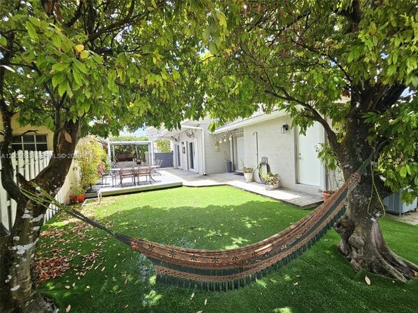 15429 SW 92nd St , Miami, FL 33196