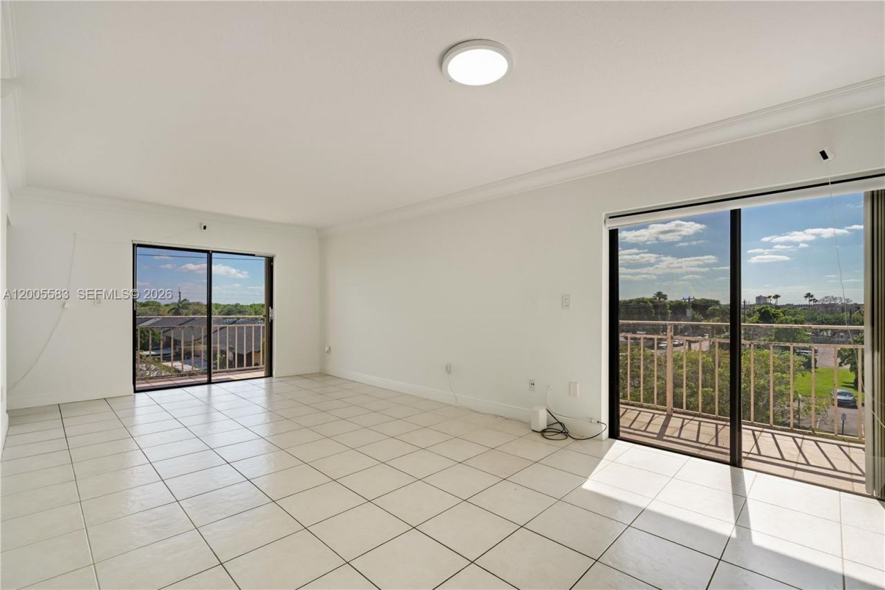 8401 NW 8 St, Unit 401, Miami, FL 33126 Photo