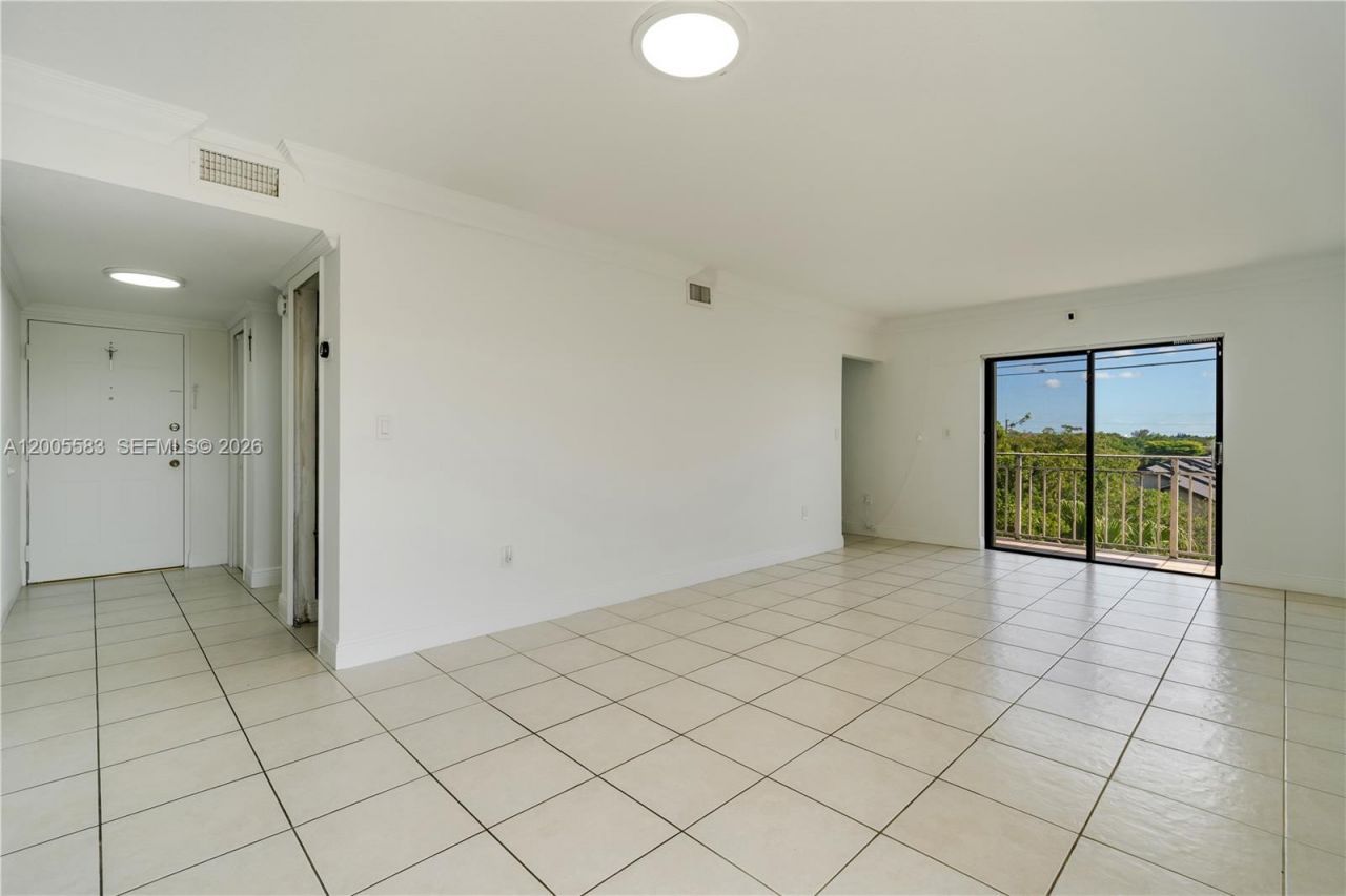 8401 NW 8 St, Unit 401, Miami, FL 33126 Photo